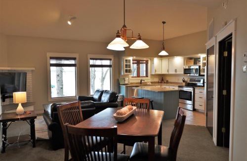 Nisswa Apartment | Lakeside Gull Lake Condo, Playground, Firepit, Boat Rentals