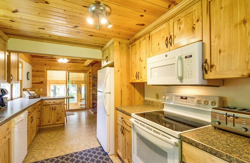Alexandria Cabin | Lakeside Hideaway w/Swim Dock in Alexandria!