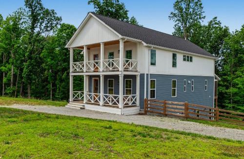 Clarkson House | Lakeside Home Near Mammoth Cave & Nolin Lake!