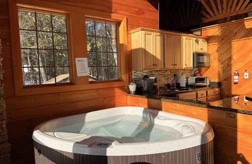 Old Town Cabin | Lakeside Lodge |Family Cabin w/Hot Tub & Steam Shower