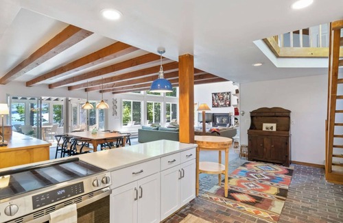 South Casco House | Lakeside & Pet-friendly 4 BR House in Raymond With AMAZING Yard and Private dock