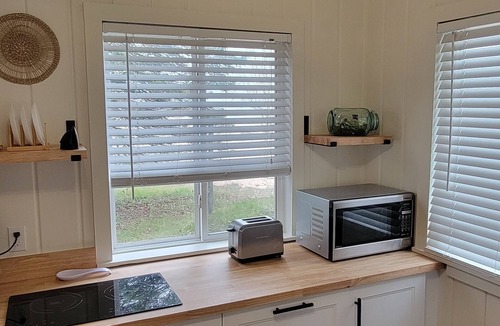 Oscoda Cottage | Lakeside Splash - Cozy Cottage on beautiful Lake Huron in Oscoda, MI
