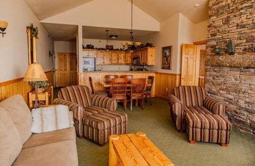 Two Harbors Condo | Lakeview Burlington Bay Two bedroom Suite