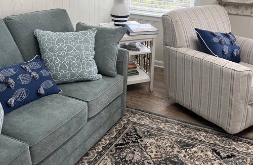 Ludington Cottage | LAKEVIEW COTTAGE - Opening available! Come check out the Fall Colors! ☀️