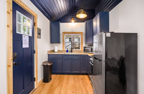 Mayfield House | Lakeview Deck| 10 mi from TC | Sauna | Hot Tub