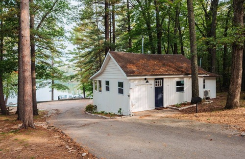 Mayfield House | Lakeview Deck| 10 mi from TC | Sauna | Hot Tub