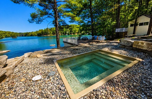 Mayfield House | Lakeview Deck| 10 mi from TC | Sauna | Hot Tub