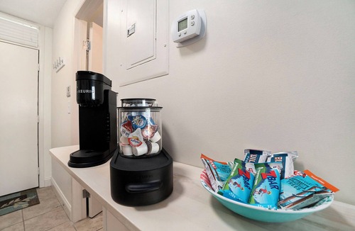 Acme Condo | ☀ Lakeview Haven Studio Condo @ The Shores ➠ 5600