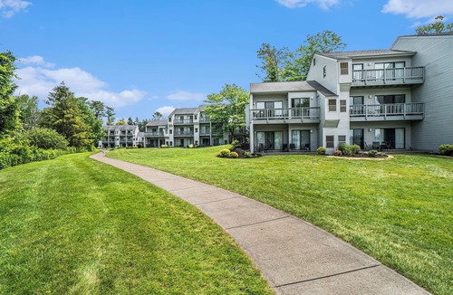 Acme Condo | ☀ Lakeview Haven Studio Condo @ The Shores ➠ 5600