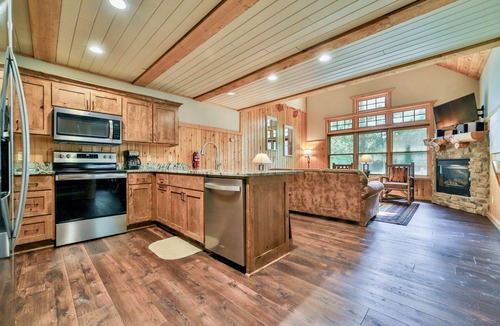 Pequot Lakes Resort | Lakeview Home with Dock on the Whitefish Chain, Outdoor Pool, Pickleball & More