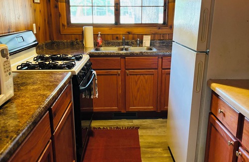Hazelhurst Cabin | Lakeview Lodge {Cabin 8}