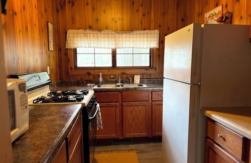 Hazelhurst Cabin | Lakeview Lodge {Cabin 8}