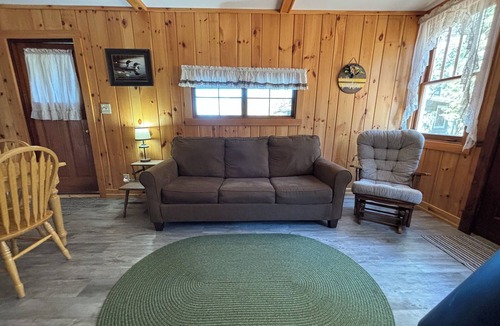 Hazelhurst Cabin | Lakeview Lodge {Cabin 8}
