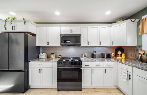 Ashtabula House | Lakeview Modern Stay Near Beaches, GOTL, and Spire