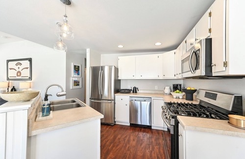 Eureka House | Lakeview Retreat with Fireplace