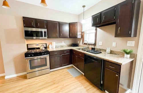 Lakewood Apartment | Lakewood Firepit Townhouse