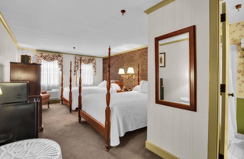 Hampton Hotel | Lamie's Inn and The Old Salt Restaurant