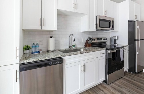 Tremont Apartment | Landing | Amazing 1BD, Clubhouse, Gym