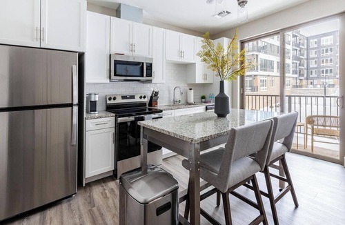 Tremont Apartment | Landing | Amazing 1BD, Courtyard, Clubhouse