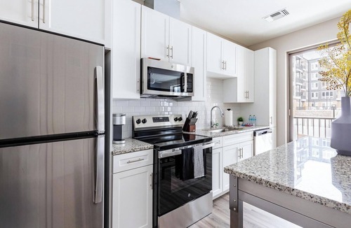 Tremont Apartment | Landing | Amazing 1BD, Courtyard, Clubhouse