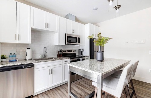 Tremont Apartment | Landing | Amazing 1BD, Gym, Courtyard