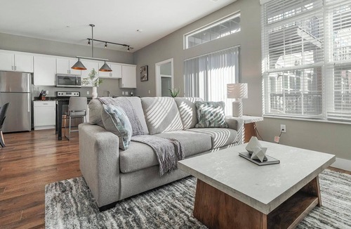 Weinland Park Apartment | Landing | Amazing 2BD, Courtyard, Gym