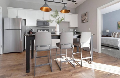 Weinland Park Apartment | Landing | Amazing 2BD, Courtyard, Gym