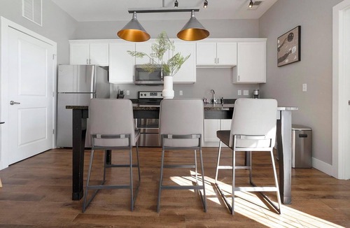 Weinland Park Apartment | Landing | Amazing 2BD, Courtyard, Gym
