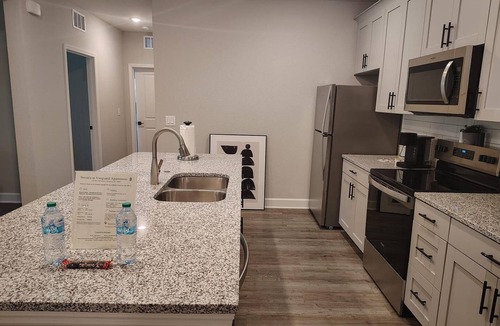 Newberry Apartment | Landing | Amazing 3BD, Pool, Gym