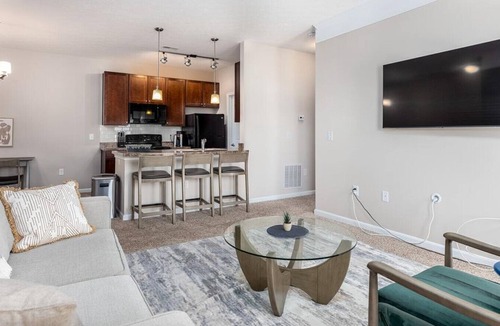 Summit Station Apartment | Landing at Albany Glen Apartments - 1 Bedroom in Preserve South