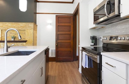 Little Italy Apartment | Landing at Baricelli - 1 Bedroom in University Circle