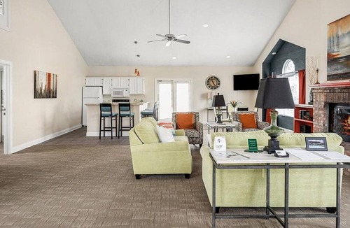 Fort Wayne Apartment | Landing at Island Club - 2 Bedrooms in Downtown Fort Wayne