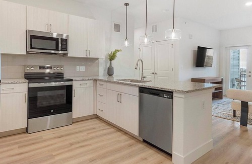 Firestone Apartment | Landing | Beautiful 1BD, Gym, Clubhouse