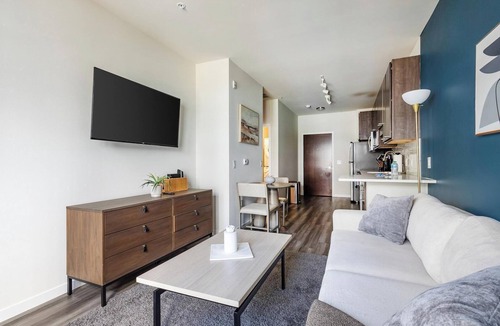 Milwaukee Apartment | Landing | Chic 1BD, Courtyard, Gym