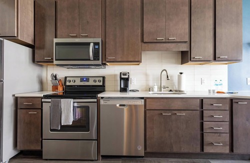 Milwaukee Apartment | Landing | Chic 1BD, Courtyard, Gym