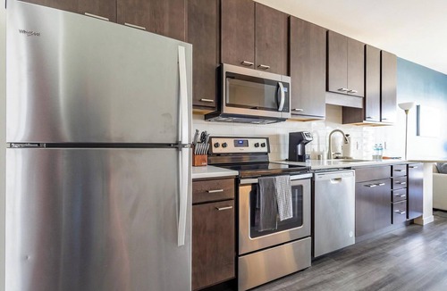 Milwaukee Apartment | Landing | Chic 1BD, Courtyard, Gym