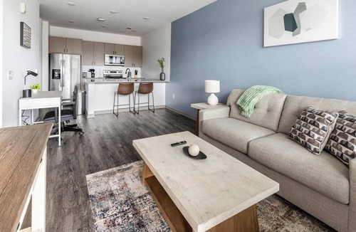 Coraopolis Apartment | Landing | Chic 1BD, Courtyard, Gym