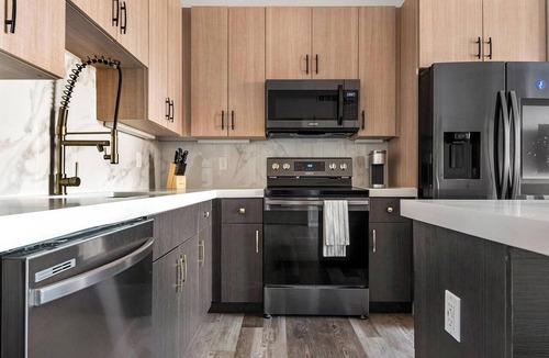 DeBaliviere Place Apartment | Landing | Chic 1BD, Yoga Studio, Gym