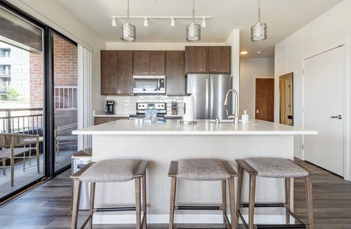 Milwaukee Apartment | Landing | Chic 2BD, Clubhouse, Courtyard