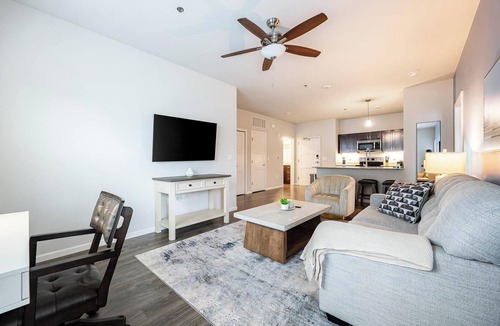 Greenwich Apartment | Landing | Chic 2BD, Gym, Courtyard