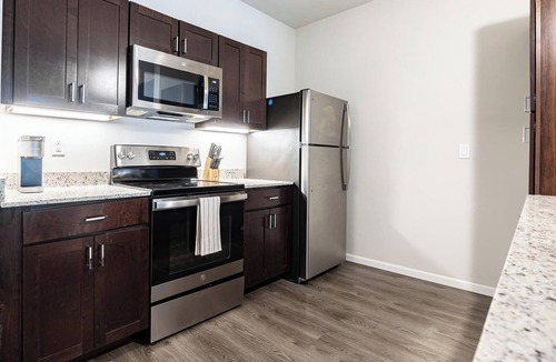 Greenwich Apartment | Landing | Chic 2BD, Gym, Courtyard