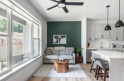 Edmond Apartment | Landing | Chic 2BD, Clubhouse, Pool