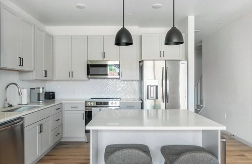Edmond Apartment | Landing | Chic 2BD, Clubhouse, Pool