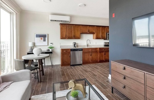 Overland Park Apartment | Landing | Chic Studio, Gym, Pool