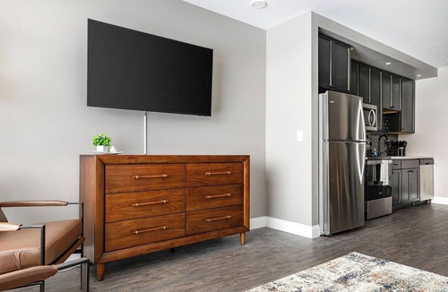 Downtown Columbus Apartment | Landing | Chic Studio, Gym, Clubhouse