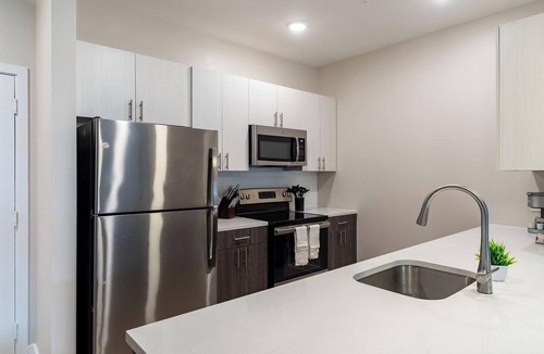 Windsor Apartment | Landing | Incredible 2BD, Pool, Gym
