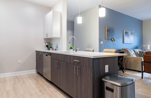 Windsor Apartment | Landing | Incredible 2BD, Pool, Gym