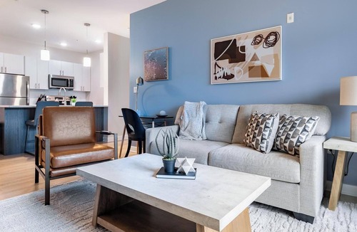 Windsor Apartment | Landing | Incredible 2BD, Pool, Gym