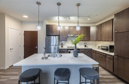 Milwaukee Apartment | Landing | Incredible 2BD, Gym, Courtyard