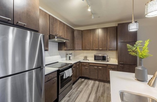 Milwaukee Apartment | Landing | Incredible 2BD, Gym, Courtyard